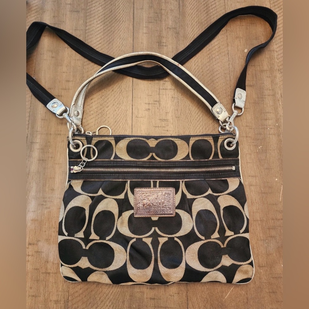Coach Poppy Signature C Shoulder Bag (model K1093-15318) Y2K Vintage